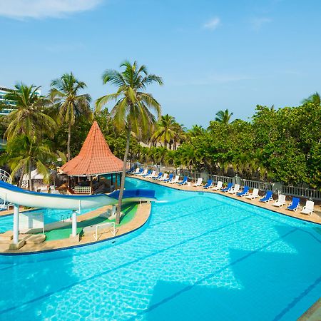 Hotel Las Americas Casa De Playa Cartagena Buitenkant foto The swimming pool at the hotel