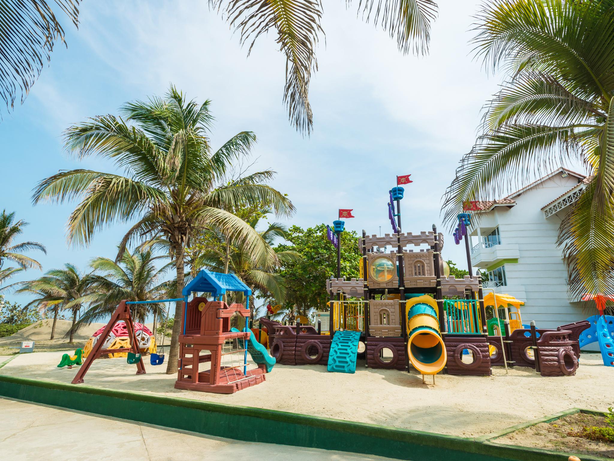 Hotel Las Americas Casa De Playa Cartagena Buitenkant foto Playground at the resort