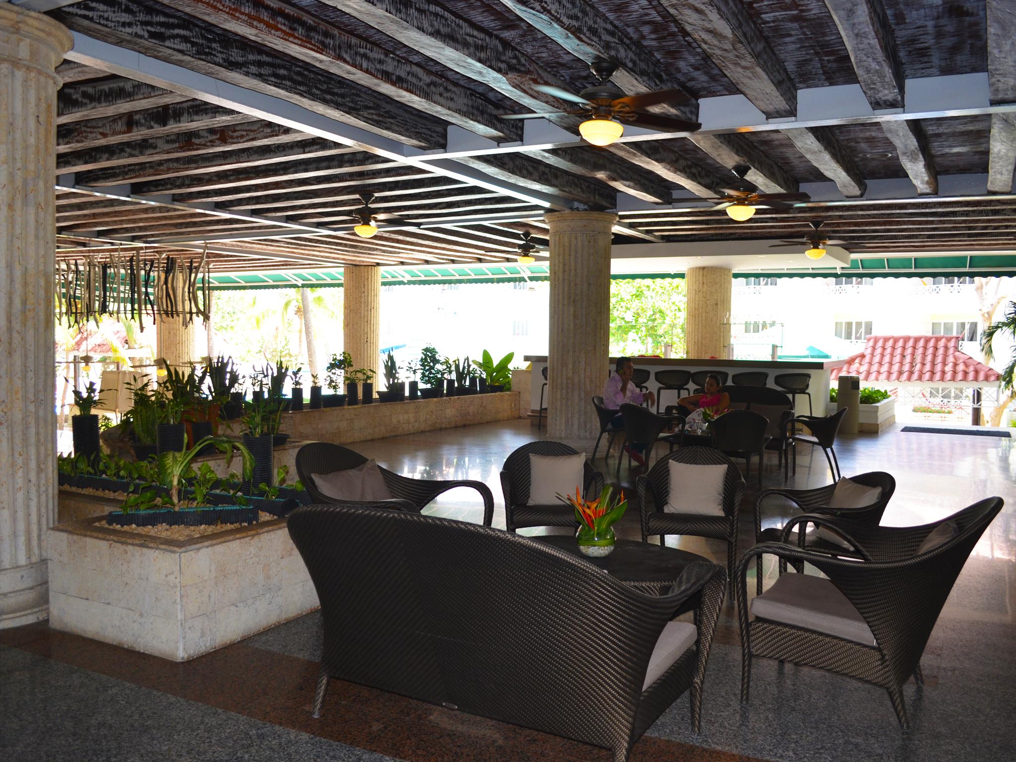 Hotel Las Americas Casa De Playa Cartagena Buitenkant foto The lobby of the hotel