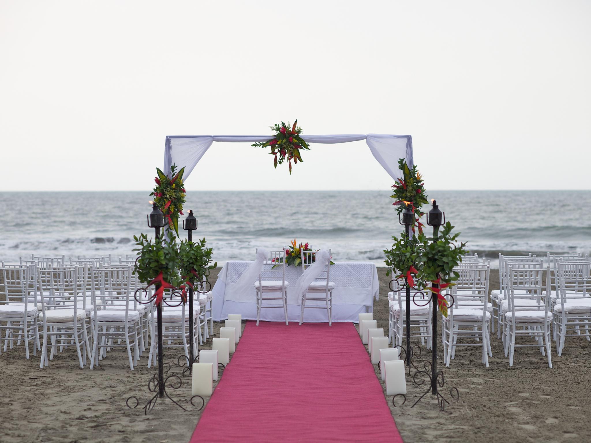 Hotel Las Americas Casa De Playa Cartagena Buitenkant foto A beach wedding in Acapulco, Mexico