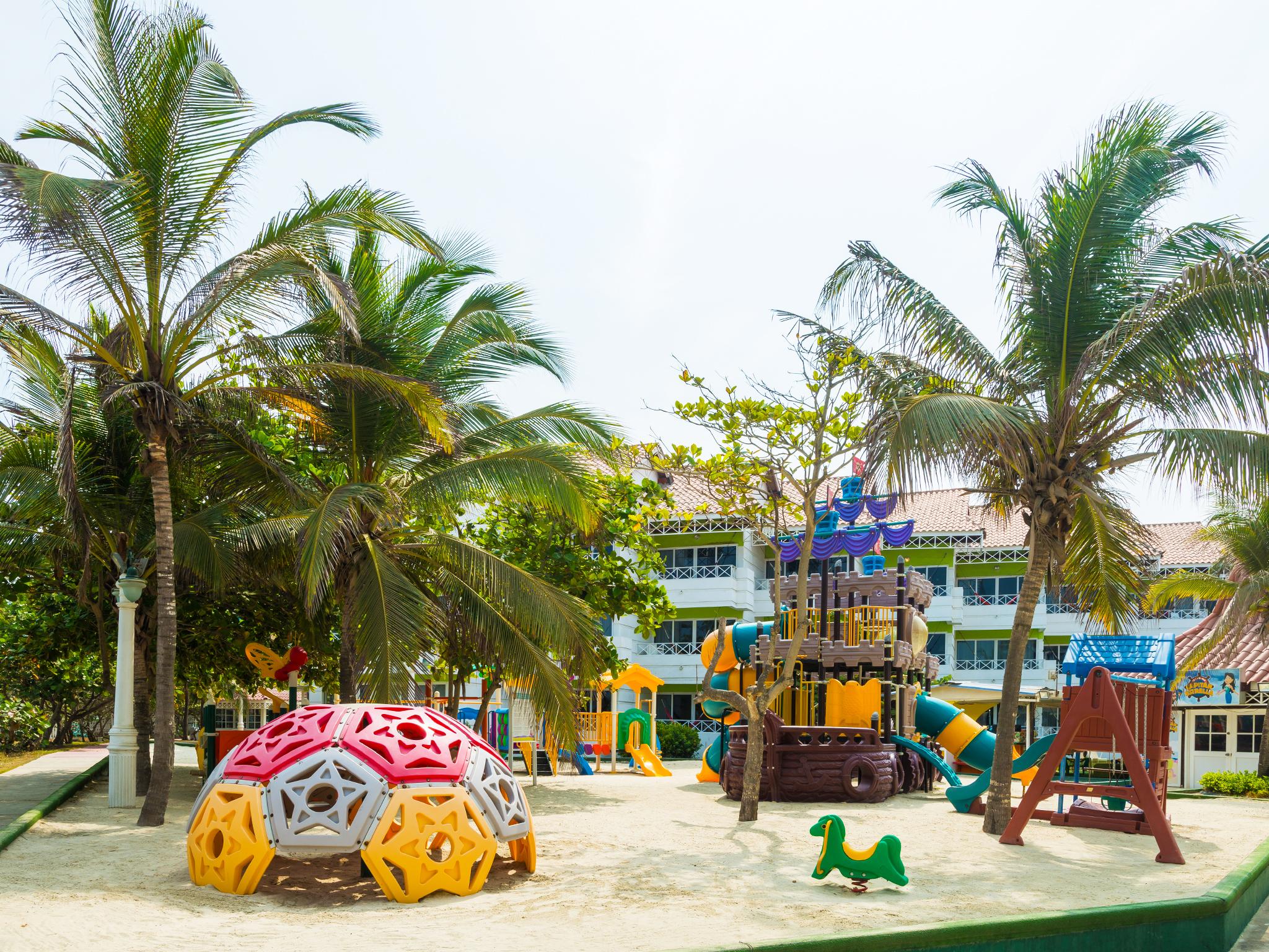 Hotel Las Americas Casa De Playa Cartagena Buitenkant foto Playground