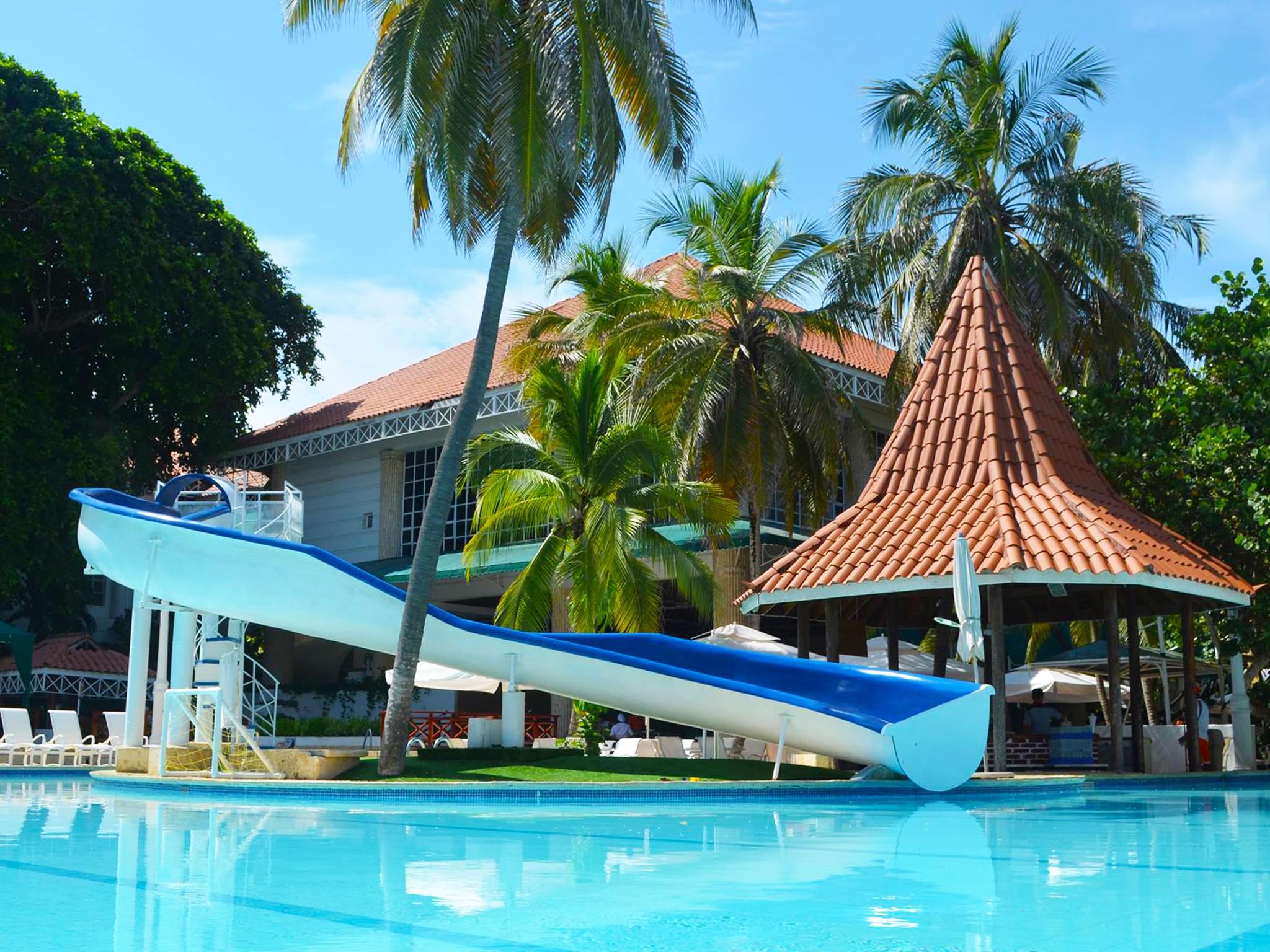 Hotel Las Americas Casa De Playa Cartagena Buitenkant foto The swimming pool at the hotel