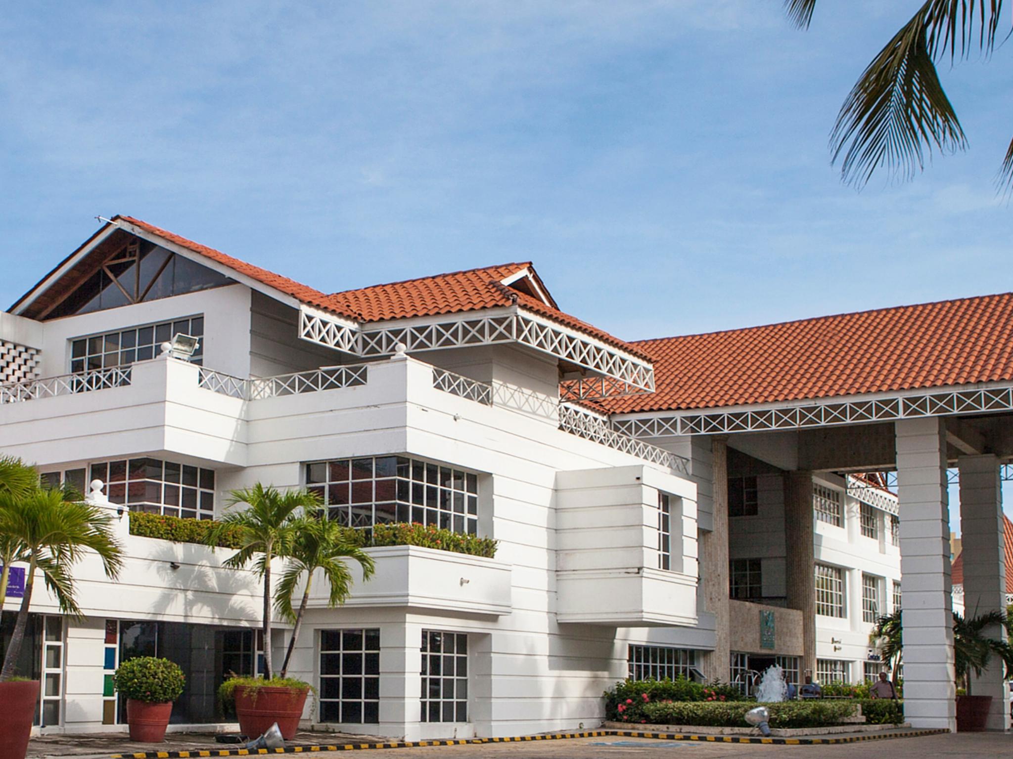 Hotel Las Americas Casa De Playa Cartagena Buitenkant foto The University of Nottingham Malaysia Campus