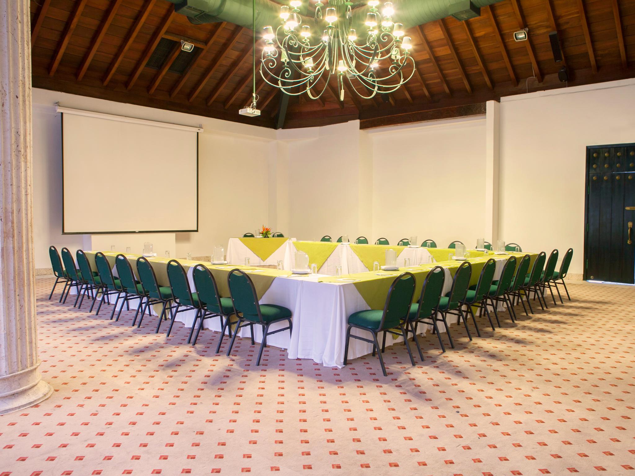 Hotel Las Americas Casa De Playa Cartagena Buitenkant foto The meeting room