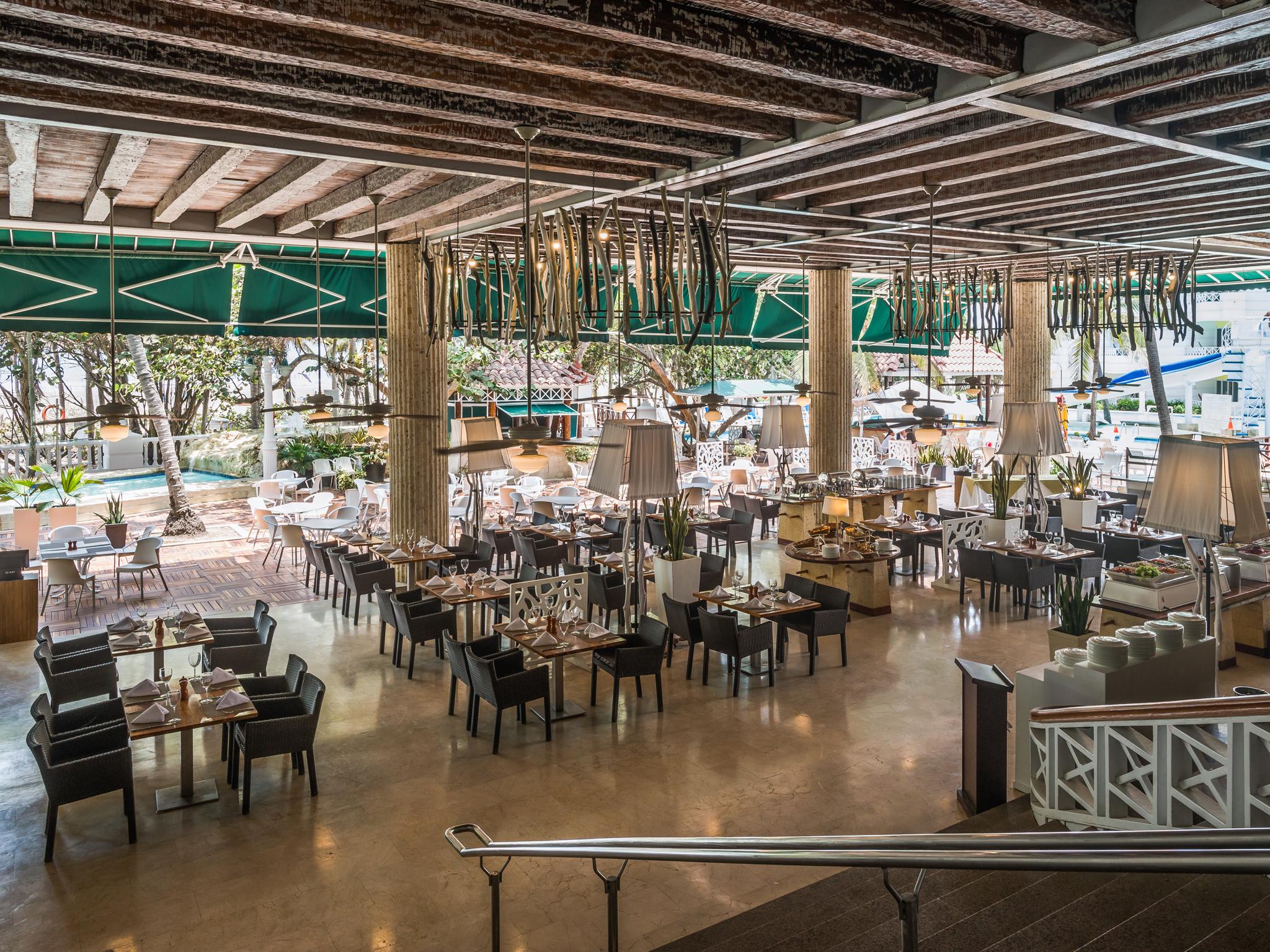 Hotel Las Americas Casa De Playa Cartagena Buitenkant foto The Garden Grill