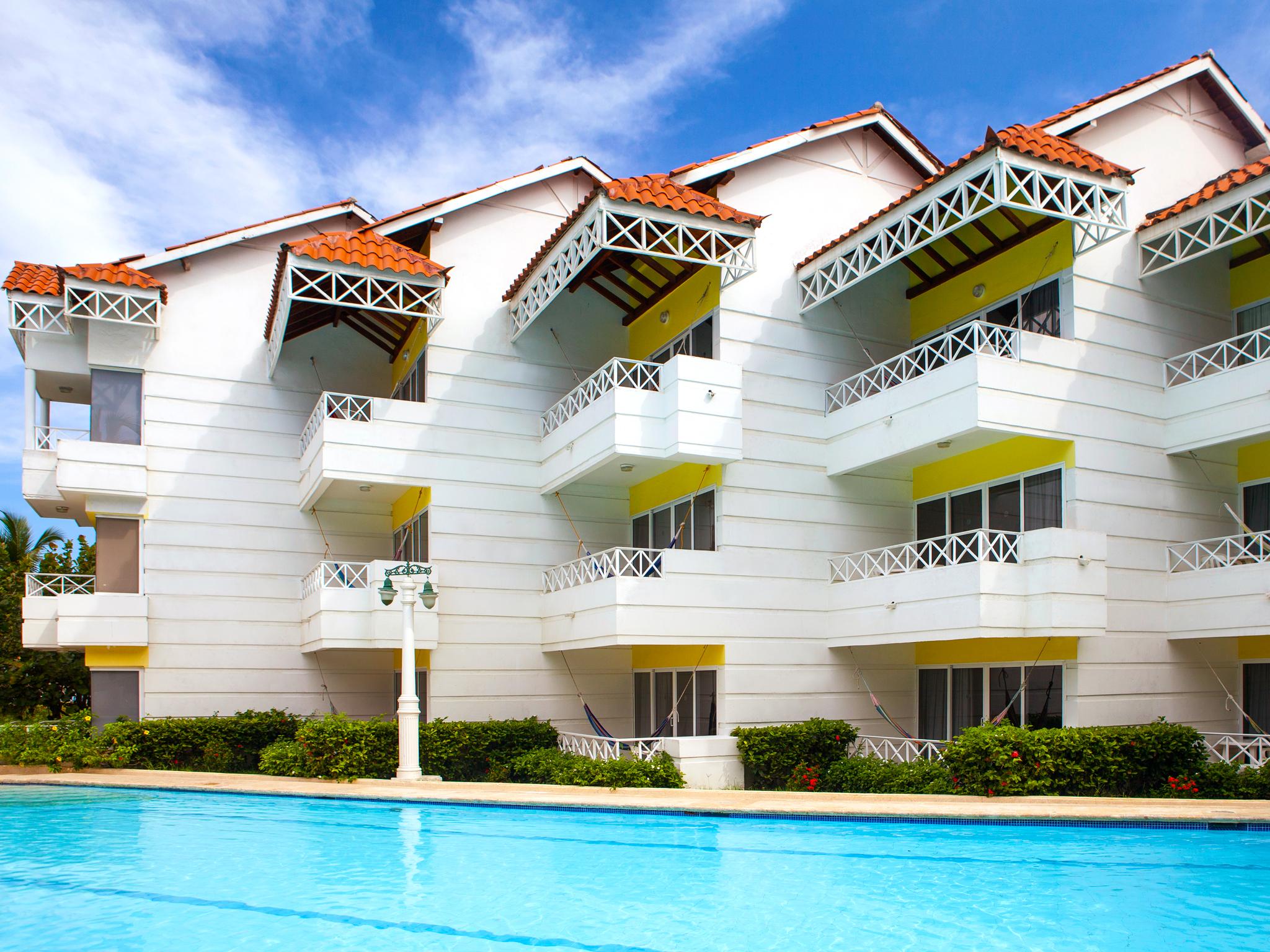Hotel Las Americas Casa De Playa Cartagena Buitenkant foto Club Med Phuket